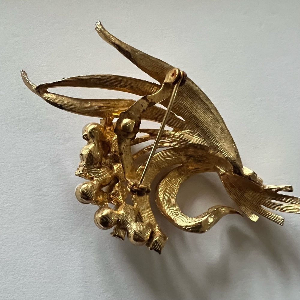 Vintage Gold Pearl Cluster Brooch with Leaf Design - Picture 3 of 5
